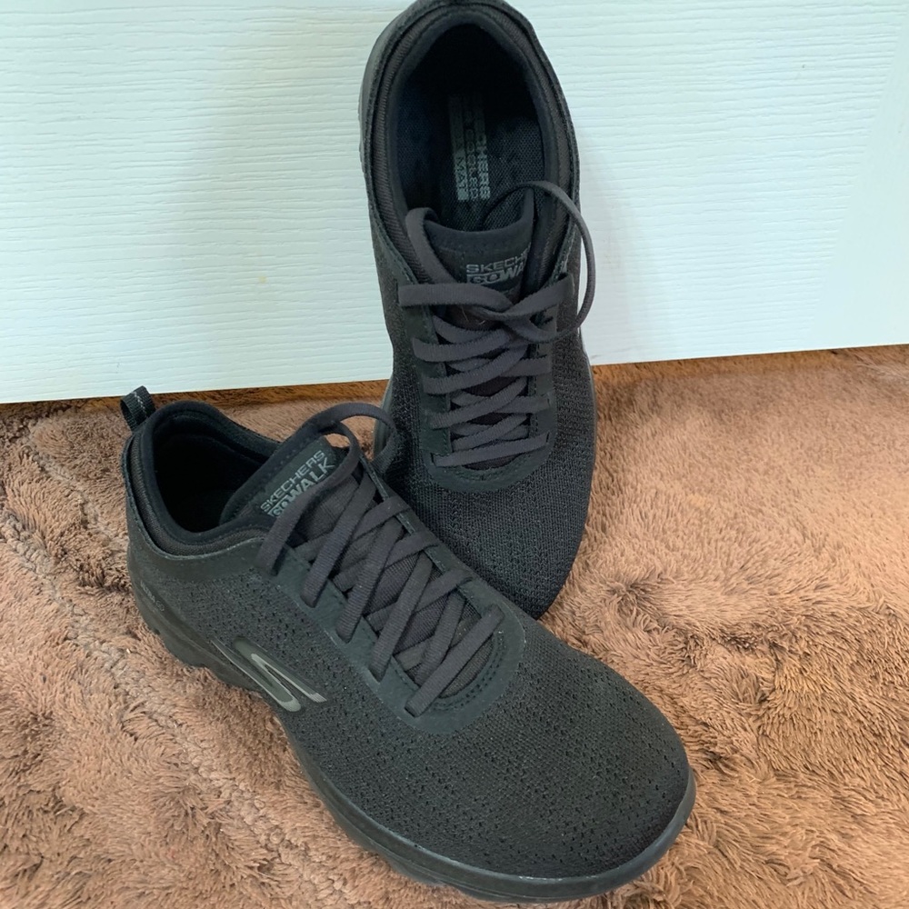 EUC Skechers UltraGo black size 7 shoes